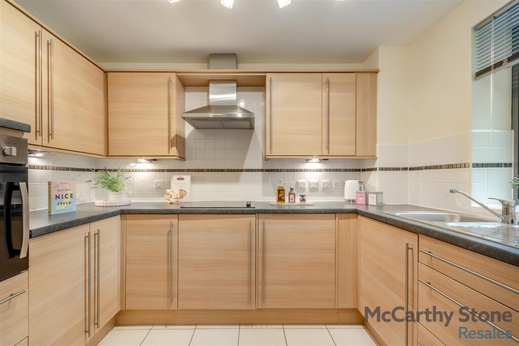 https://www.mccarthyandstoneresales.co.uk/properties/sale/uncategorized/cheltenham/jenner-court-st-georges-road-cheltenham/