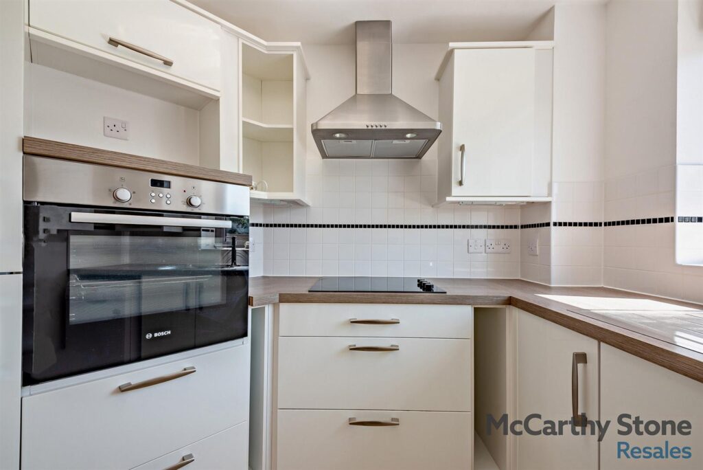 101-105 Fleet Road, Fleet