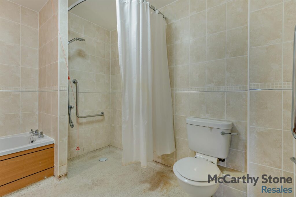 Farringford Court, Avenue Road, Lymington, Hampshire, SO41 9PA