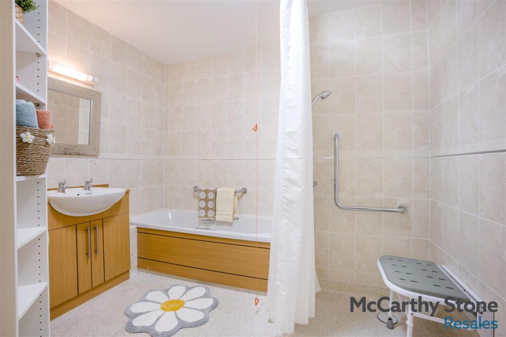 Farringford Court, Avenue Road, Lymington, Hampshire, SO41 9PA