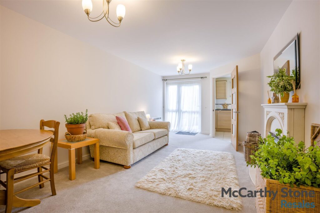 Farringford Court, Avenue Road, Lymington, Hampshire, SO41 9PA