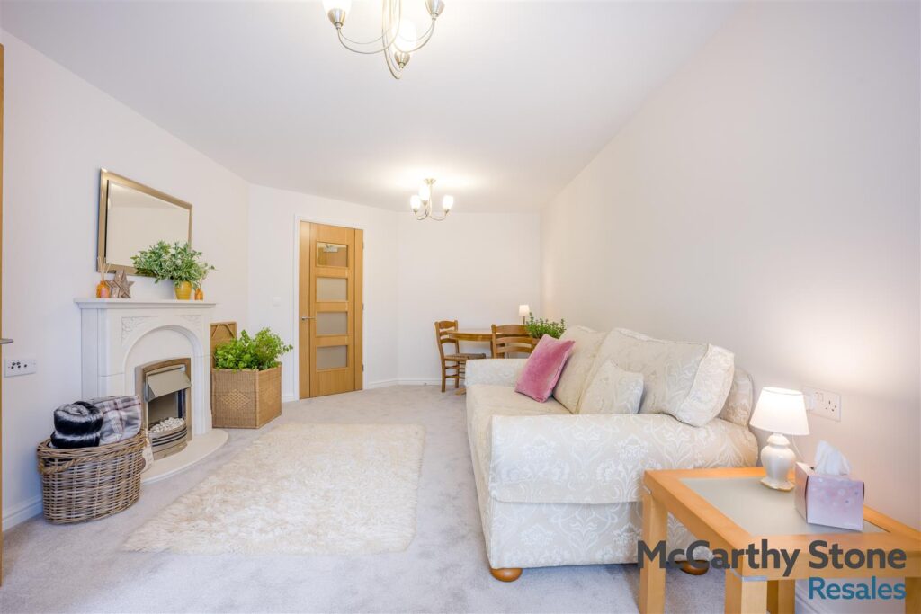 Farringford Court, Avenue Road, Lymington, Hampshire, SO41 9PA