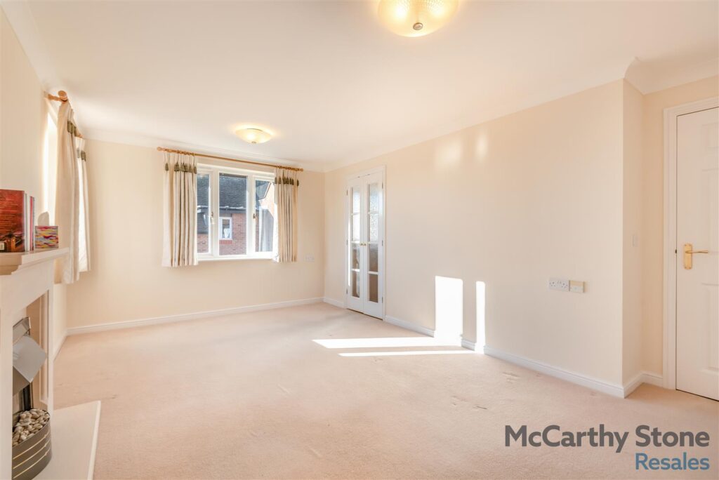 Caen Stone Court, Queen Street, Arundel, BN18 9FE
