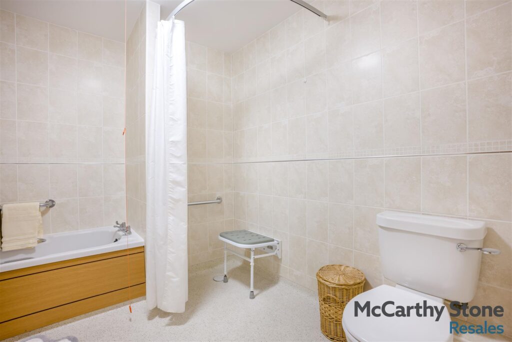 Farringford Court, Avenue Road, Lymington, Hampshire, SO41 9PA