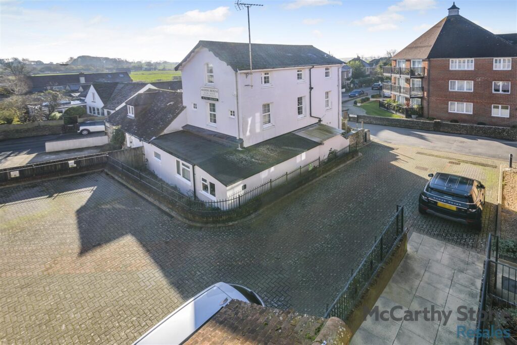 Caen Stone Court, Queen Street, Arundel, BN18 9FE