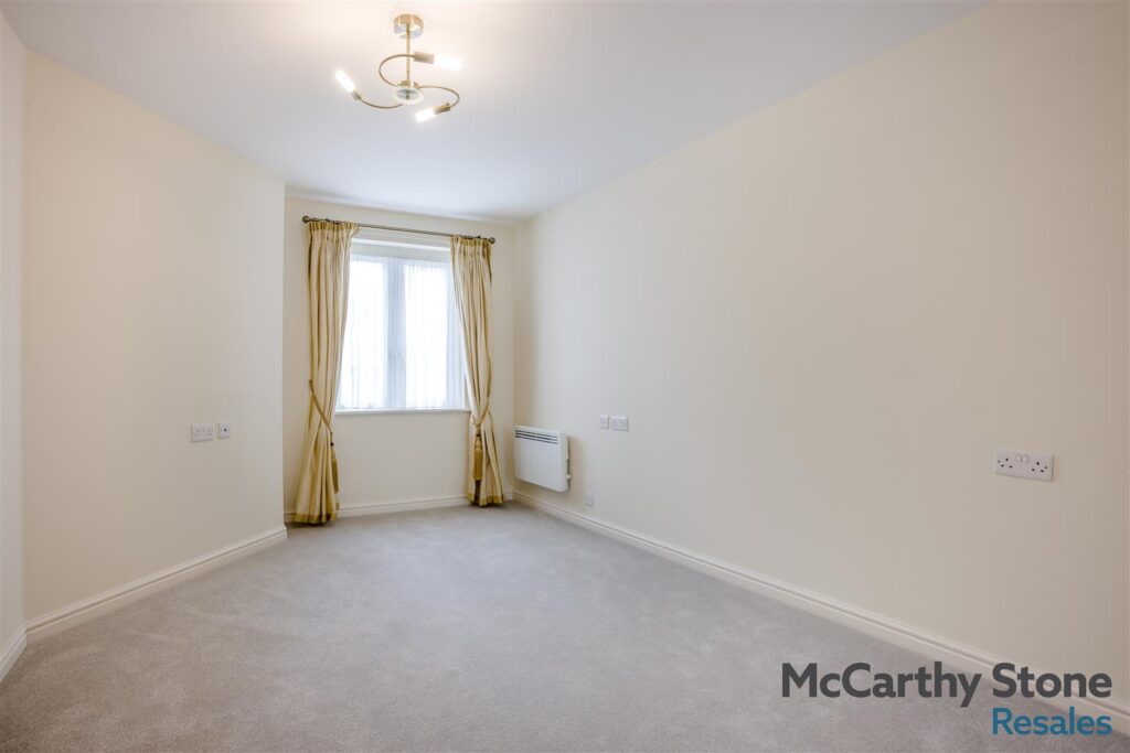 Farringford Court, Avenue Road, Lymington, Hampshire, SO41 9PA