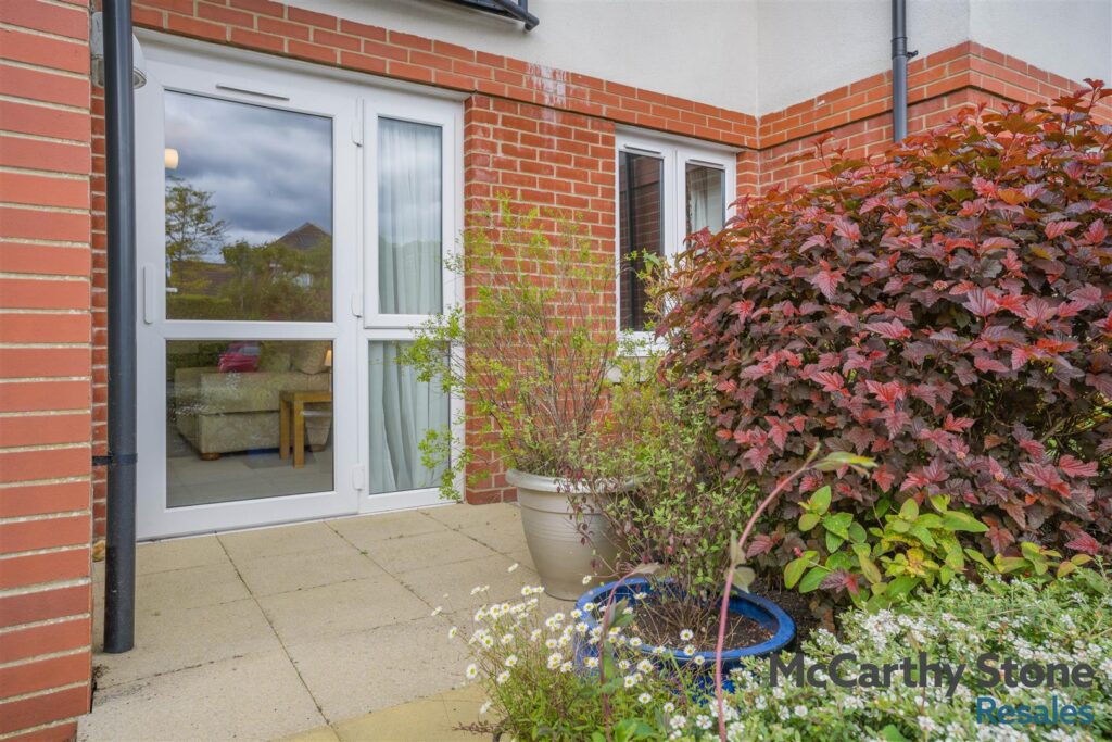 Farringford Court, Avenue Road, Lymington, Hampshire, SO41 9PA