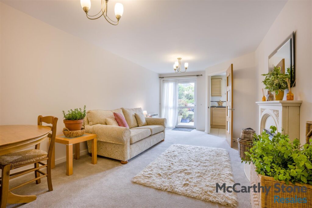 Farringford Court, Avenue Road, Lymington, Hampshire, SO41 9PA