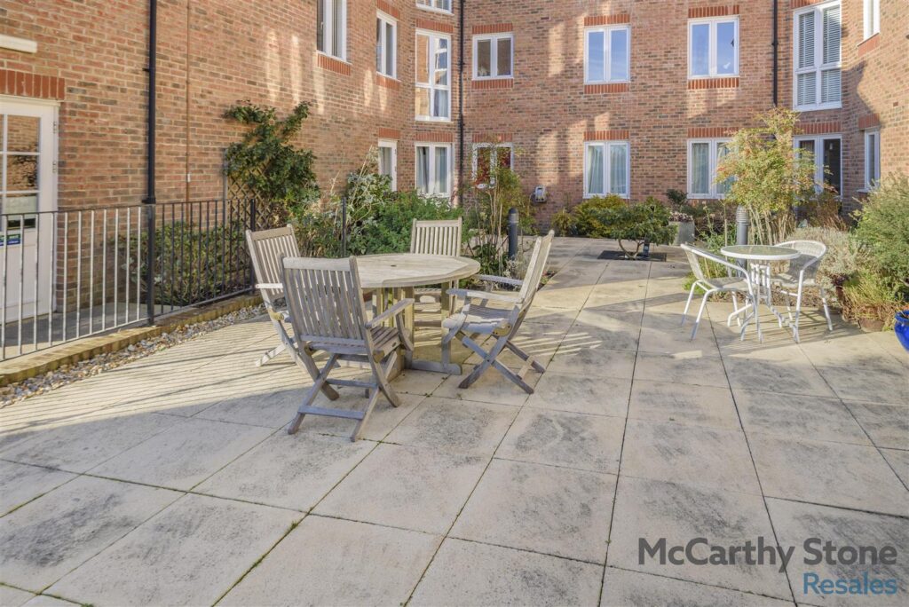 Caen Stone Court, Queen Street, Arundel, BN18 9FE