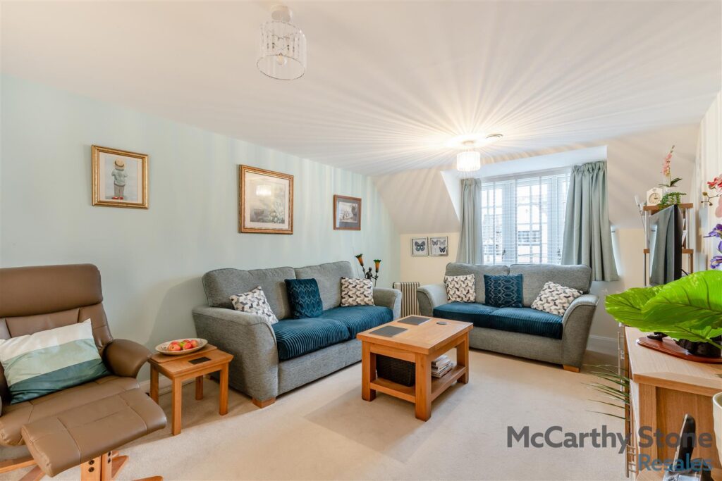 Le Jardin, 20-22 Station Road, Letchworth, Hertfordshire, SG6 3BA