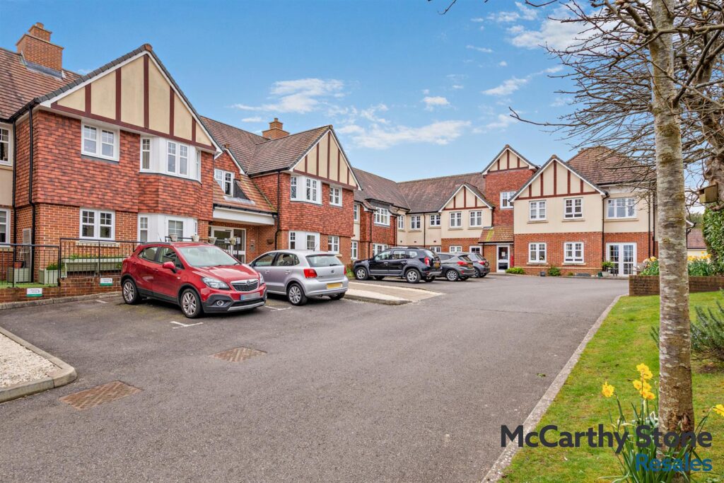 Holmes Place, Crowborough, TN6 2RS