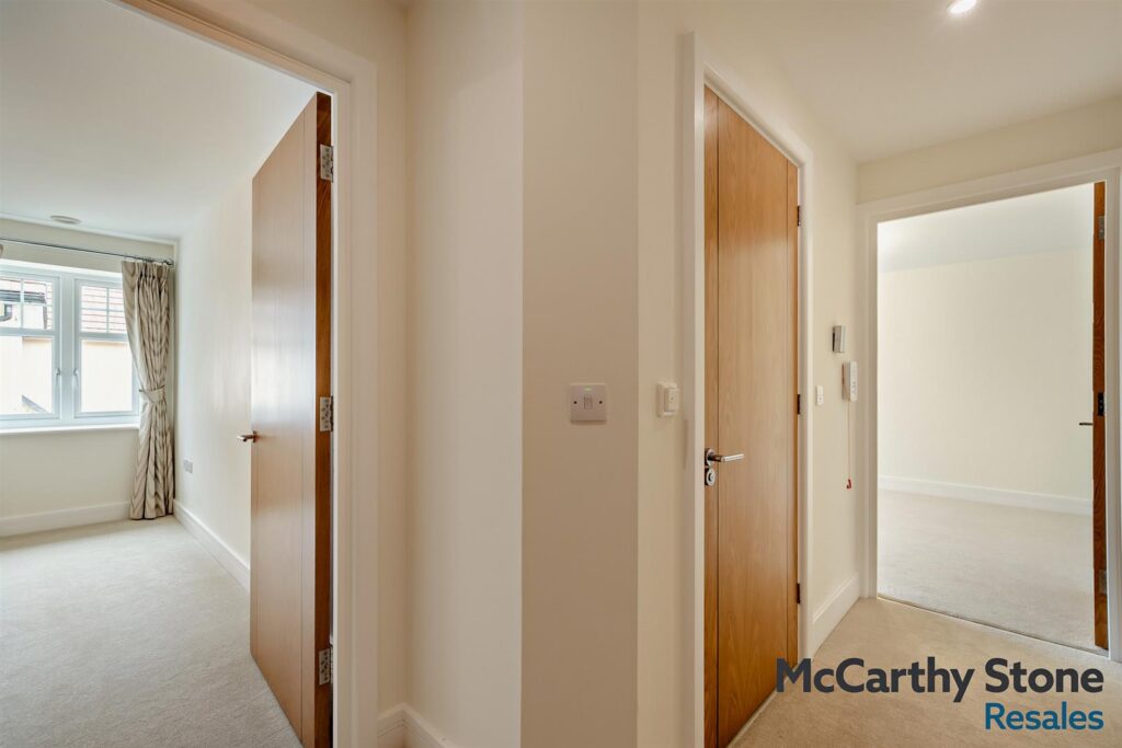 Holmes Place, Crowborough, TN6 2RS