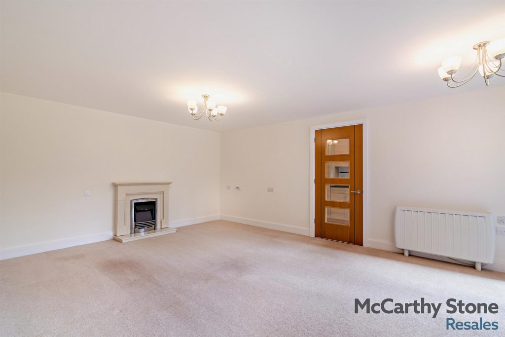 Eadhelm Court, Penlee Close, Edenbridge, TN8 5FD