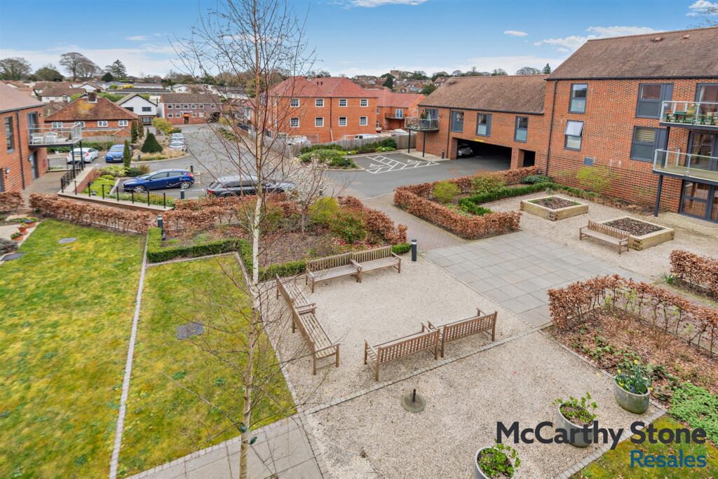 Wayfarer Place, The Dean, Alresford