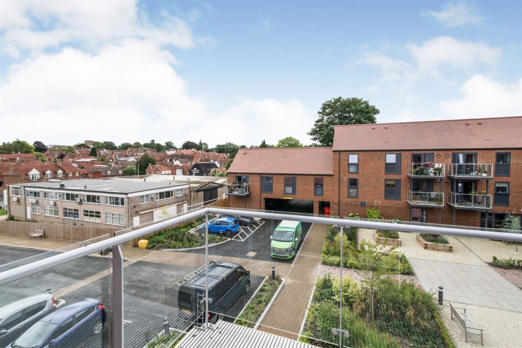 Wayfarer Place, The Dean, Alresford