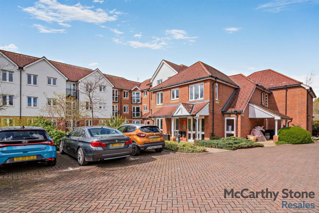 Eadhelm Court, Penlee Close, Edenbridge, TN8 5FD