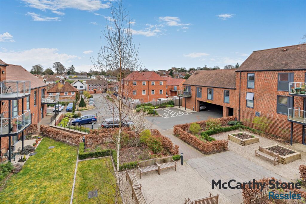 Wayfarer Place, The Dean, Alresford