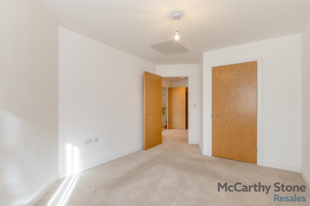 Oakhill Place, High View, Bedford