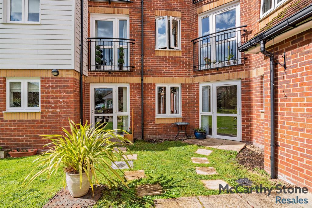 Eadhelm Court, Penlee Close, Edenbridge, TN8 5FD