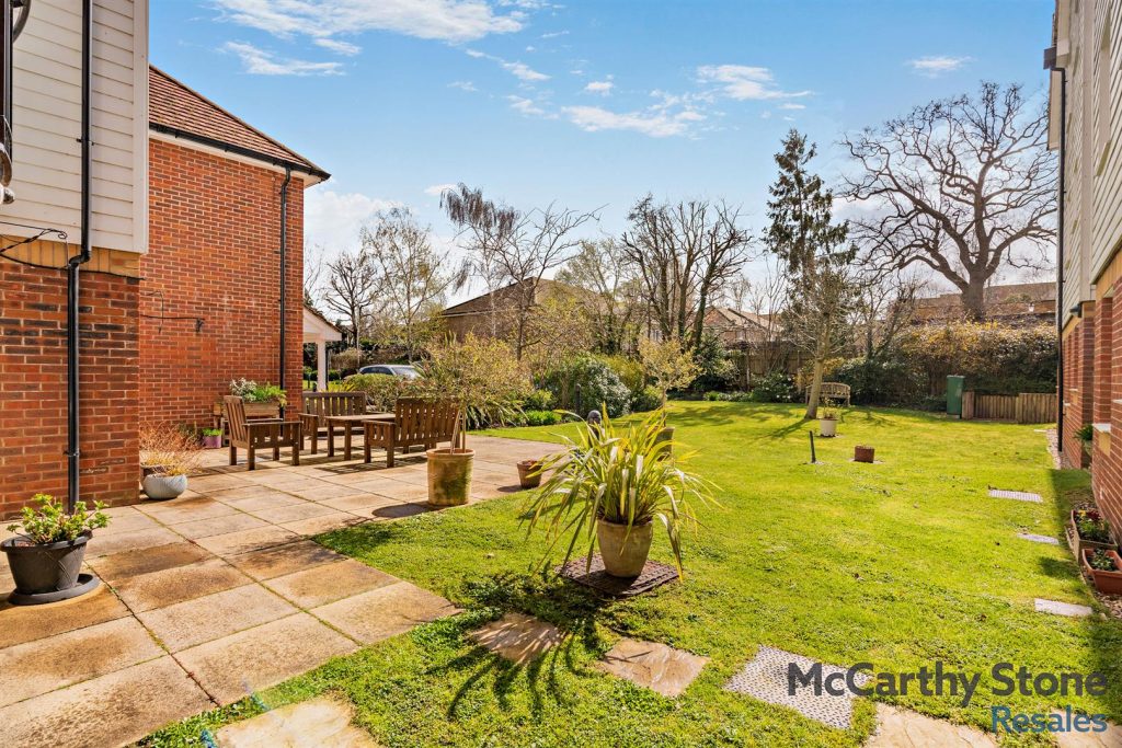 Eadhelm Court, Penlee Close, Edenbridge, TN8 5FD