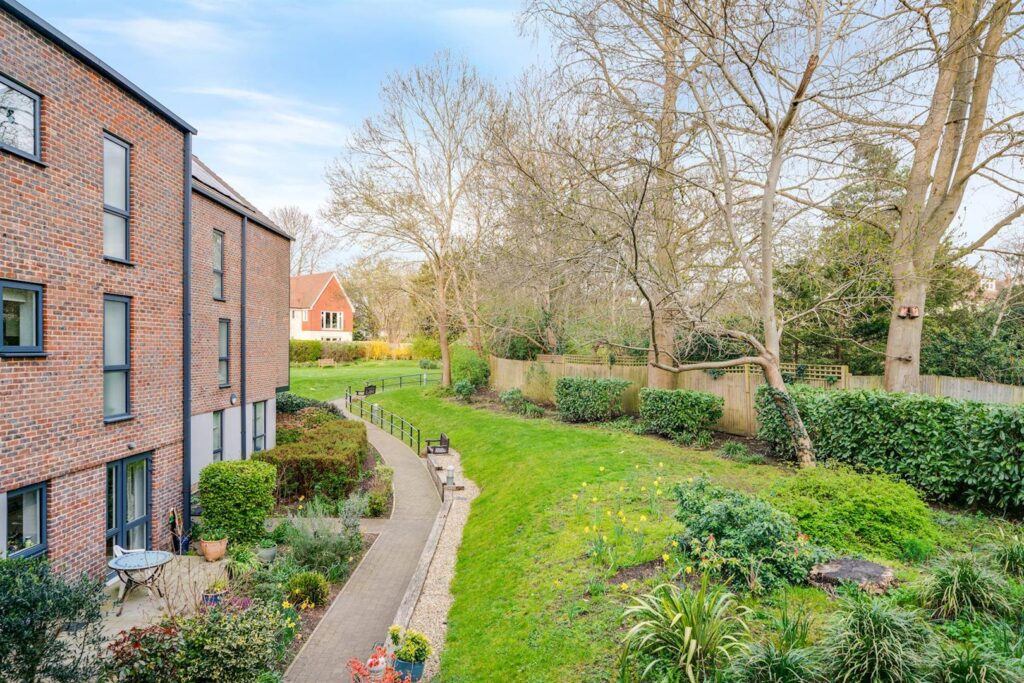 London Road, Guildford, GU1 1FF