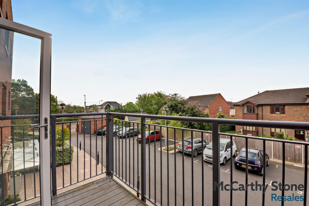Turner Place, The Moors, Thatcham RG19 4AT