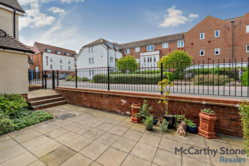 Le Jardin, Station Road, Letchworth Garden City, SG6 3BA