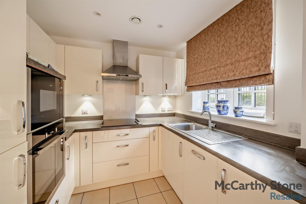 Le Jardin, Station Road, Letchworth Garden City, SG6 3BA