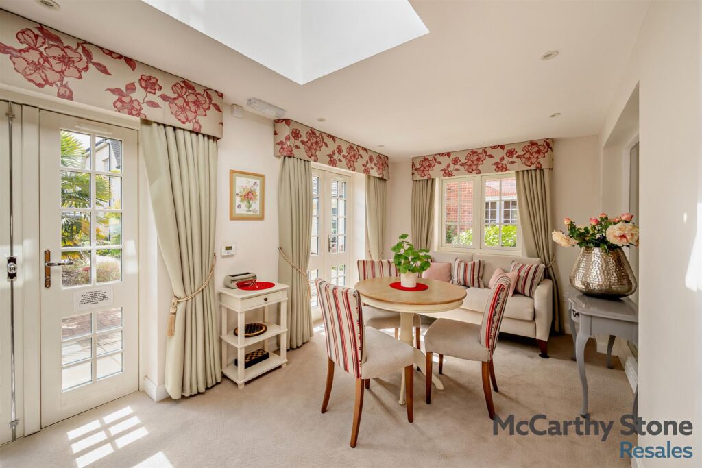 Le Jardin, Station Road, Letchworth Garden City, SG6 3BA