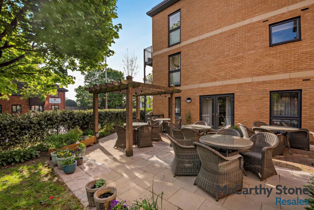 Turner Place, The Moors, Thatcham RG19 4AT