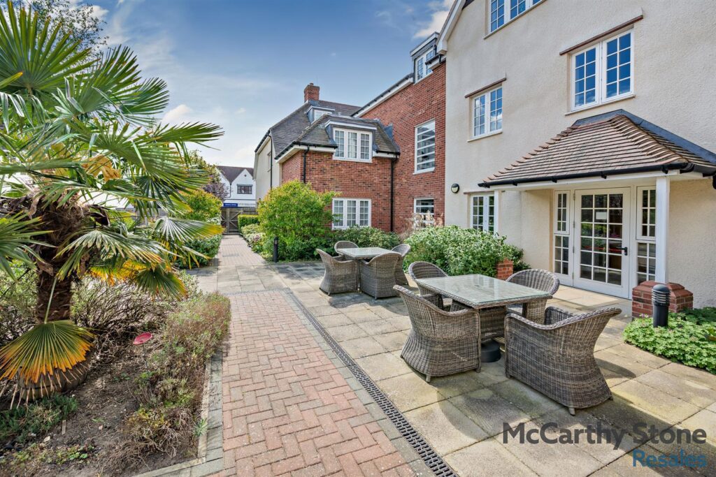 Le Jardin, Station Road, Letchworth Garden City, SG6 3BA