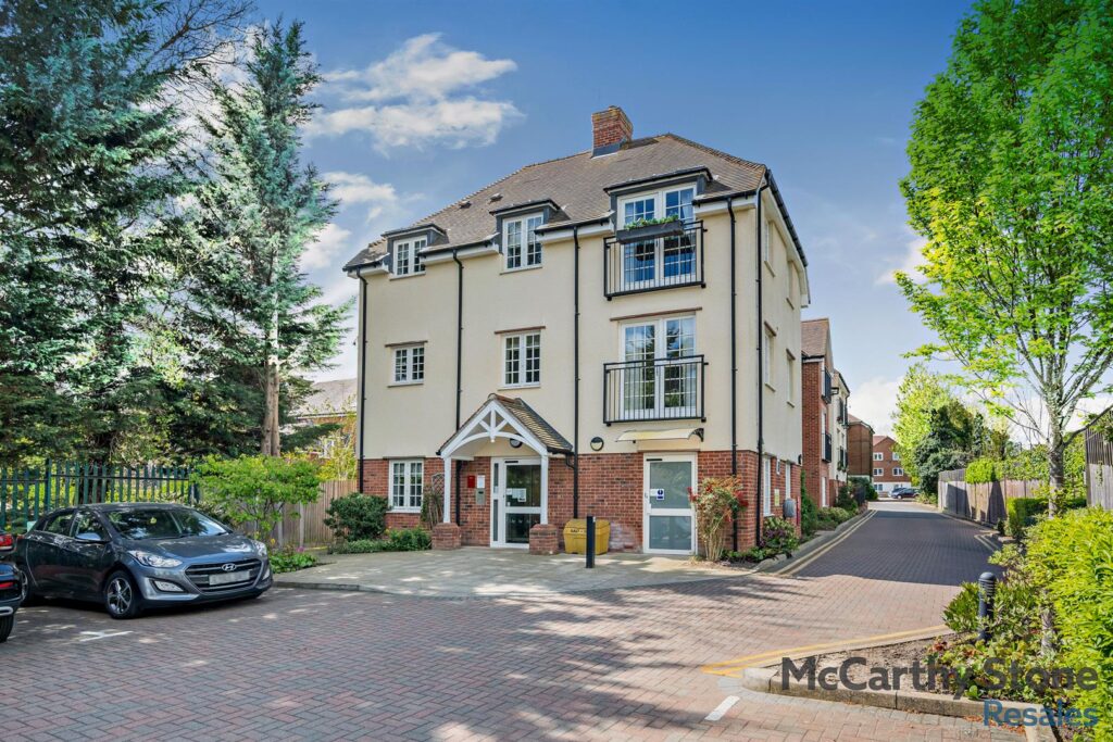 Le Jardin, Station Road, Letchworth Garden City, SG6 3BA