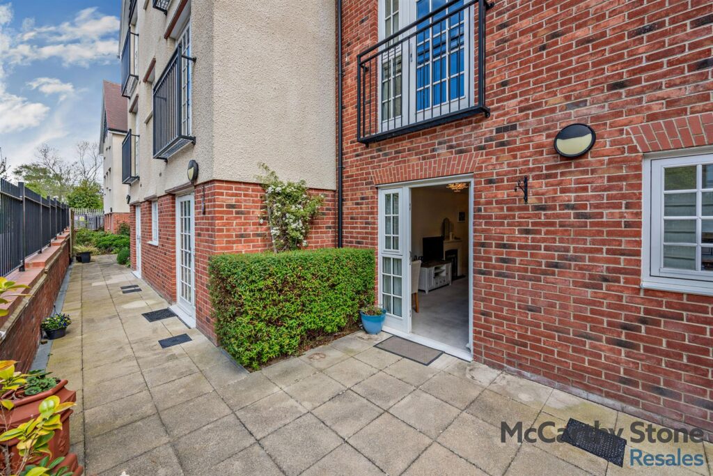 Le Jardin, Station Road, Letchworth Garden City, SG6 3BA