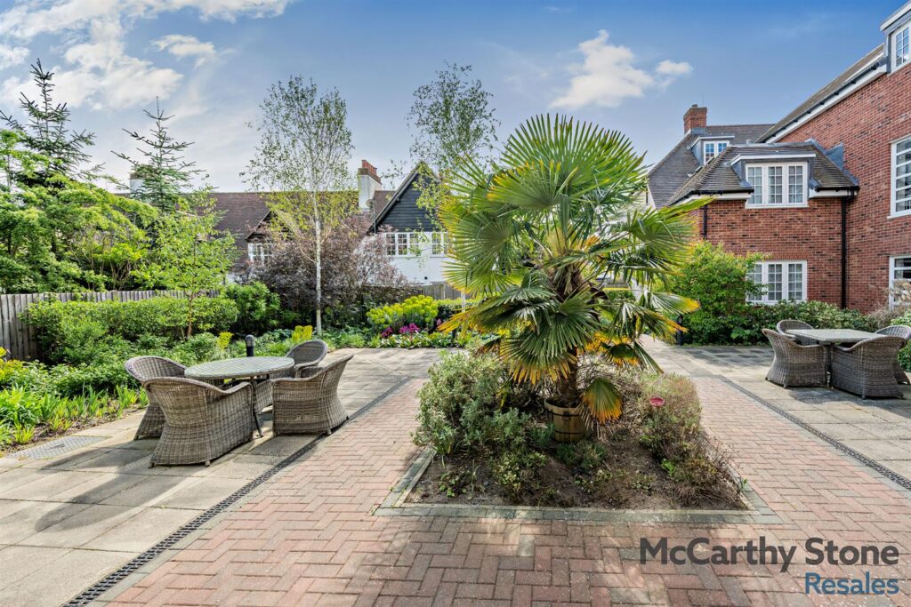 Le Jardin, Station Road, Letchworth Garden City, SG6 3BA