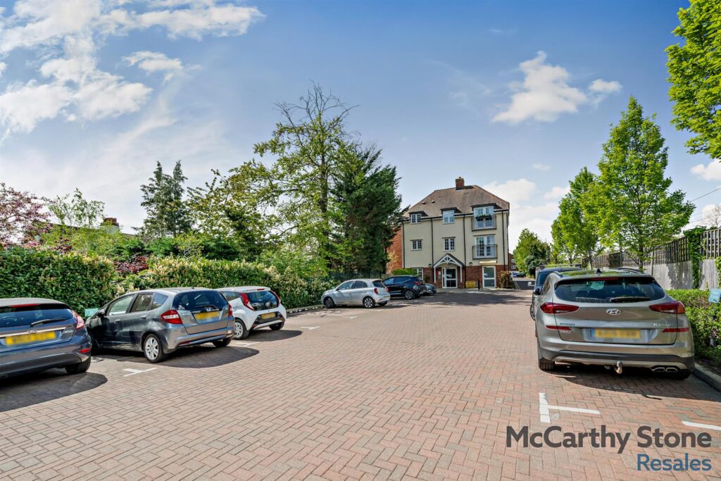 Le Jardin, Station Road, Letchworth Garden City, SG6 3BA