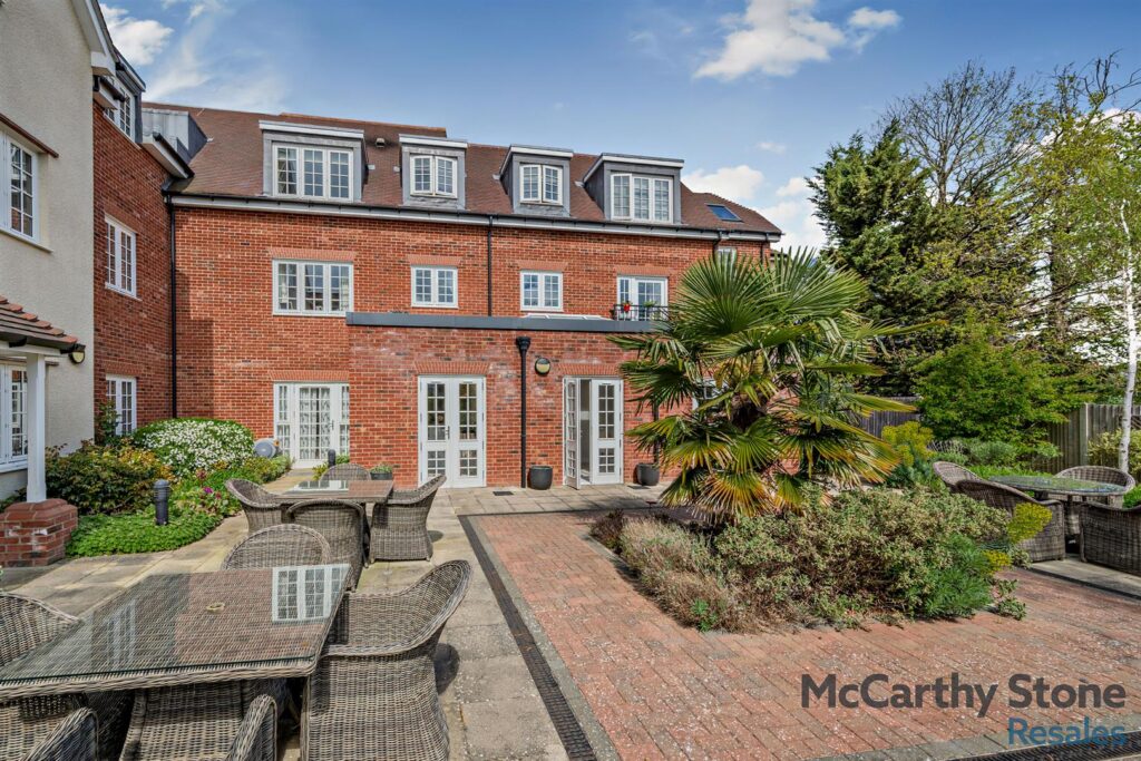Le Jardin, Station Road, Letchworth Garden City, SG6 3BA