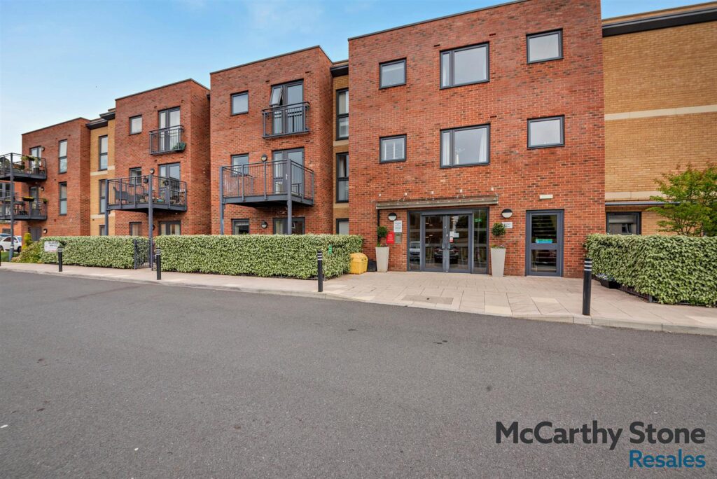 Turner Place, The Moors, Thatcham RG19 4AT