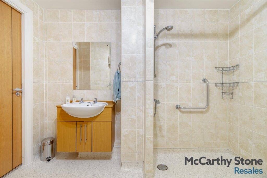 1 Wilton Court, Southbank Road, Kenilworth