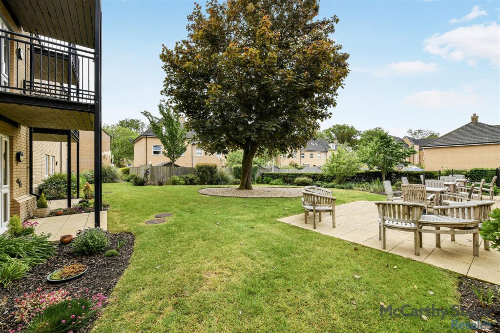 Olivier Hart Close, Wilton, Salisbury