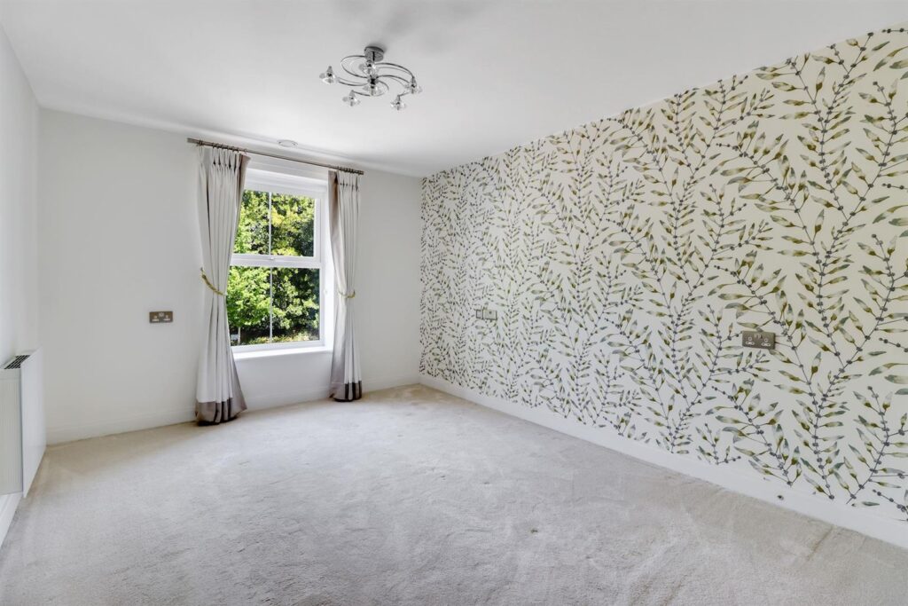 Manor Park Road, Chislehurst, BR7 5FT
