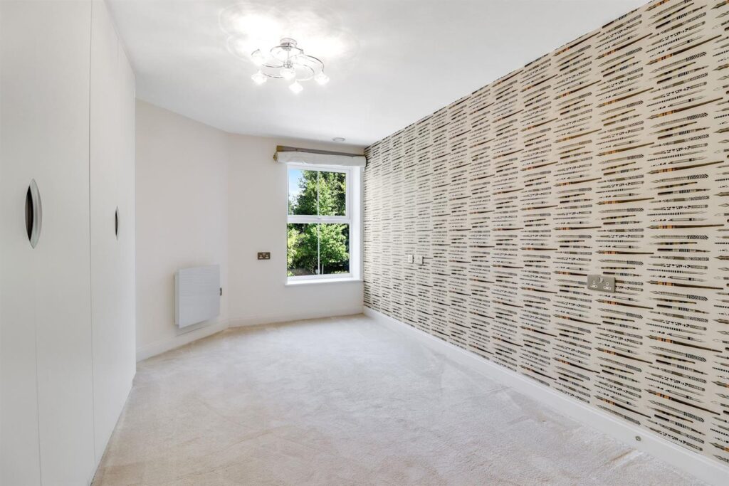 Manor Park Road, Chislehurst, BR7 5FT