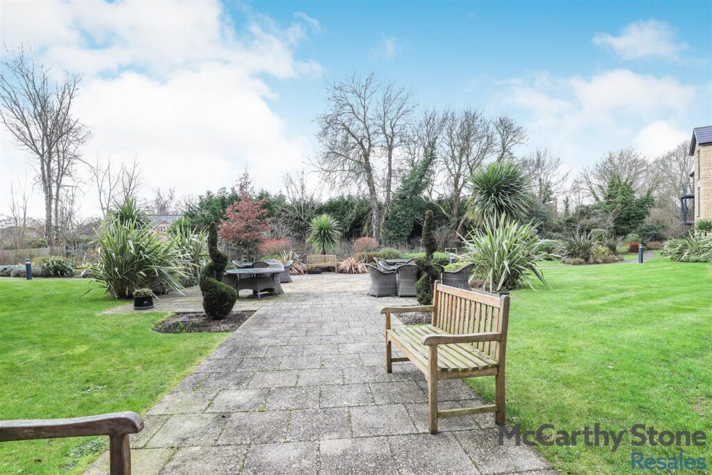 Saxon Gardens, Penn Street, Oakham, Rutland, LE15 6DF