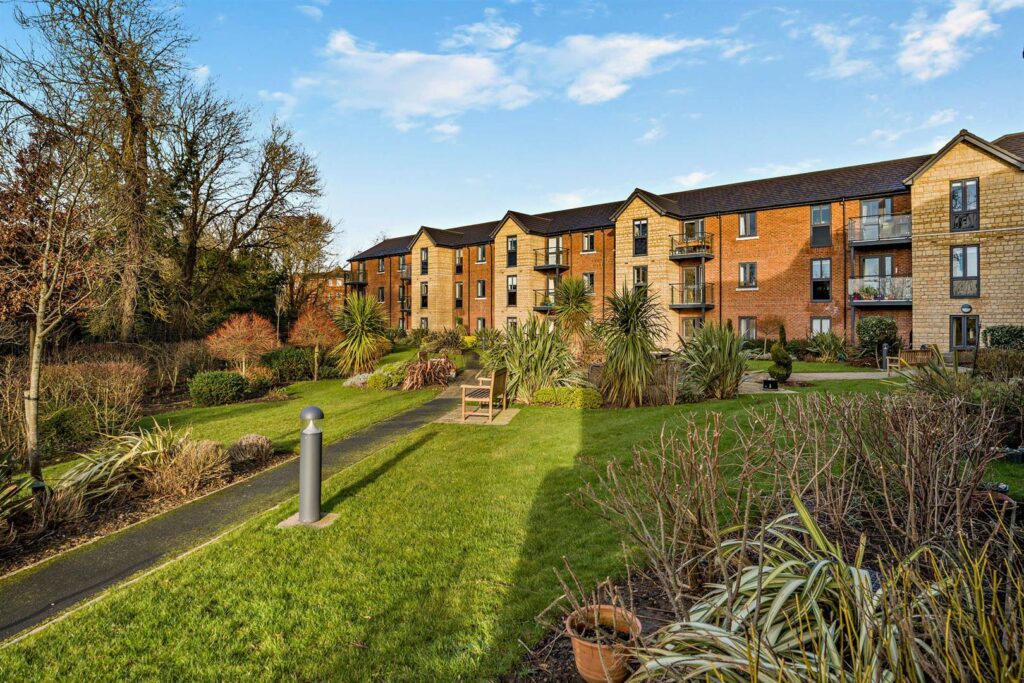 Saxon Gardens, Penn Street, Oakham, Rutland, LE15 6DF