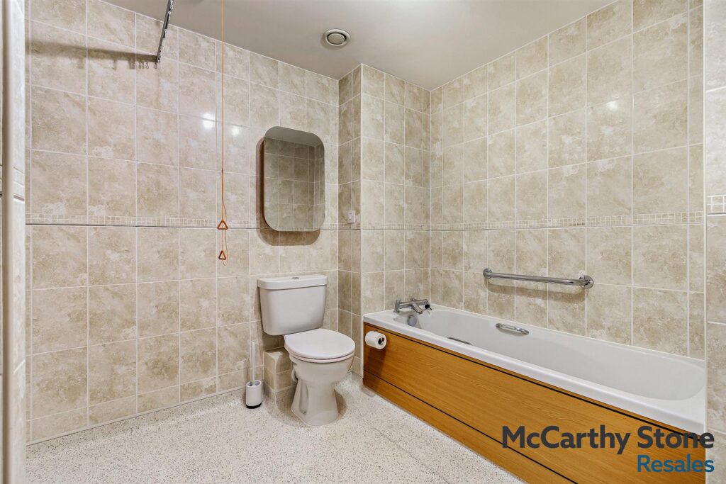 1 Wilton Court, Southbank Road, Kenilworth