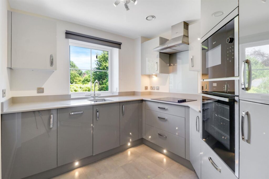 Manor Park Road, Chislehurst, BR7 5FT