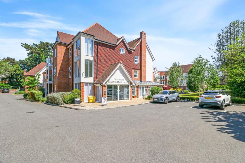 Manor Park Road, Chislehurst, BR7 5FT