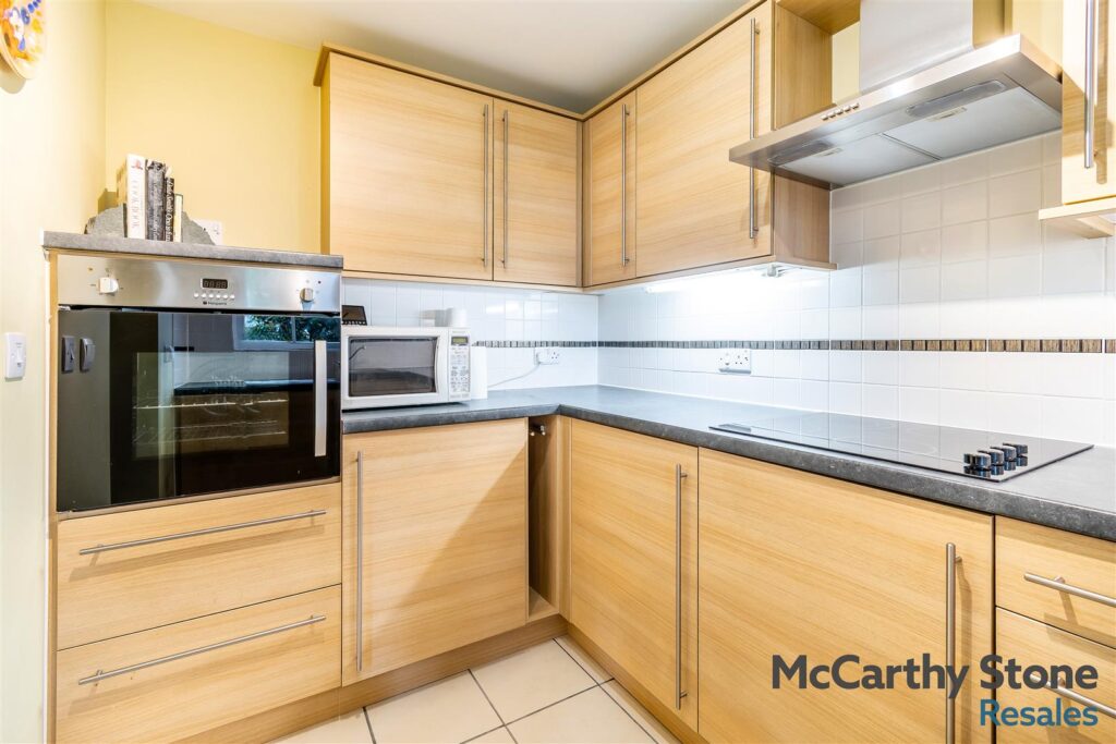 1 Wilton Court, Southbank Road, Kenilworth
