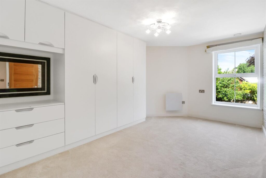 Manor Park Road, Chislehurst, BR7 5FT