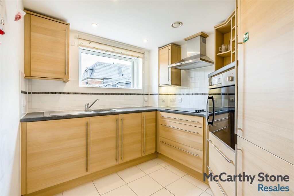 Peel Court, College Way, Welwyn Garden City, Hertfordshire, AL8 6DG