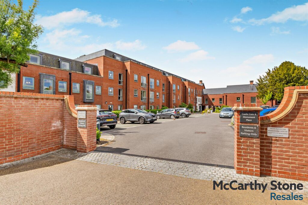 Monument Place, Endless Street, Salisbury
